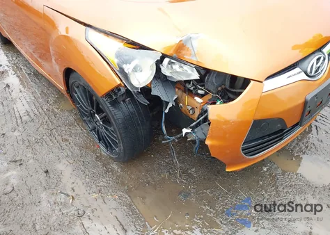 2016 Hyundai Veloster z USA, uszkodzony, nr VIN KMHTC6AD1GU260611